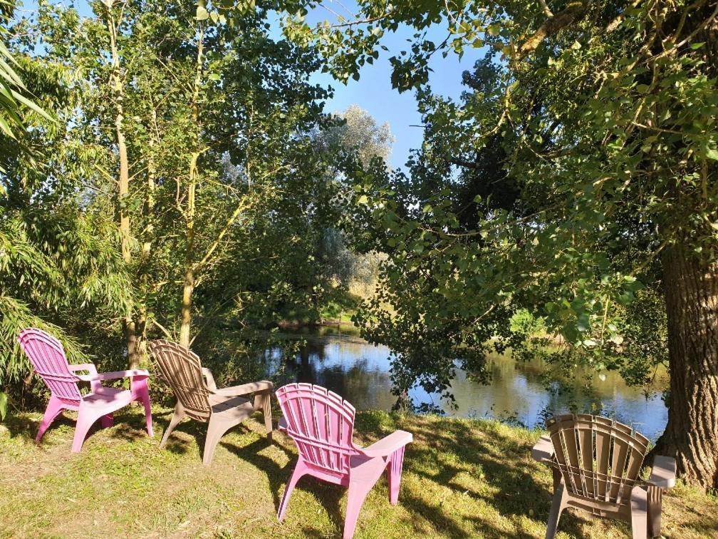 Ecrin De Nature En Bord De Riviere Cenans Buitenkant foto