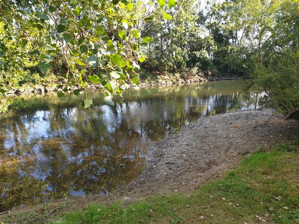 Ecrin De Nature En Bord De Riviere Cenans Buitenkant foto